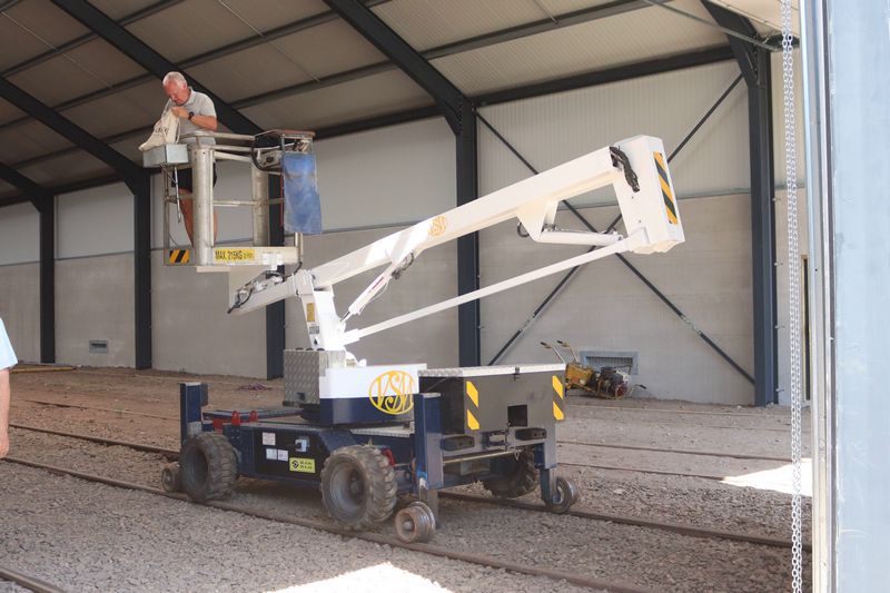 BAM Stopmachine met het fabrieksnummer 1214 en het UIC-nummer 99 84 942 8 702-7.